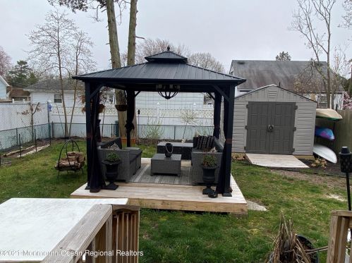 495 Riverside Dr, Bricktown, NJ 08723-5631