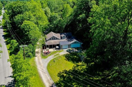 4467 Hollow Rd, New Castle, PA 16101-6715