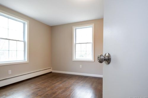 124 Park Dr, Kensington CT  06037-3815 exterior