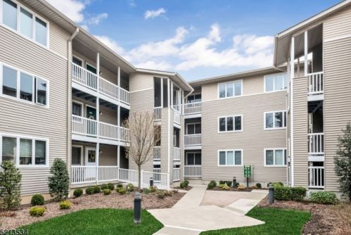 228 Orchard Park, Allendale NJ  07401-1746 exterior