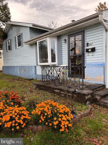 287 Somerset Rd, West Deptford, NJ 08096-6066