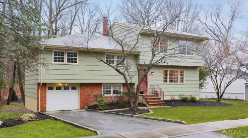 270 Highland Ave, Metuchen, NJ 08840-1618