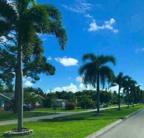 5113 Lake Blvd, Delray Beach, FL 33484-4265