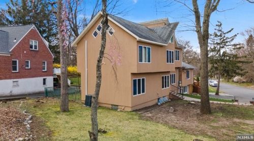 17 Hickory Dr, Oakland NJ  07436-2519 exterior