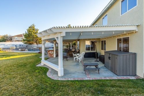 42240 Ridge View Dr, Lancaster CA 93536-7382 exterior