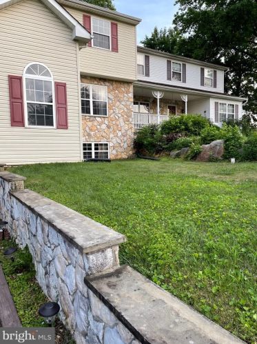 4009 Washington Dr, Boothwyn, PA 19061-2455