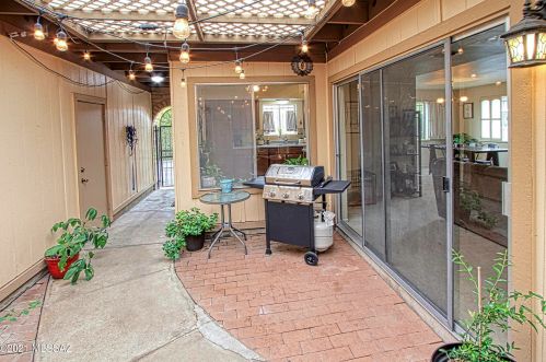 8410 Cypress Point Ln, Tucson AZ 85710-7108 exterior