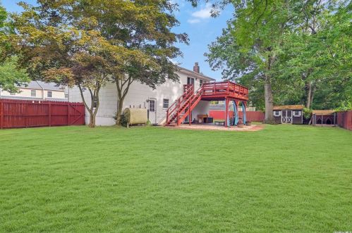 92 Tyler Ave, Scotts Beach NY  11789-2637 exterior