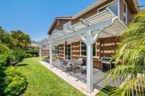 490 Tree Hollow Ct, Simi Valley CA  93065-7311 exterior