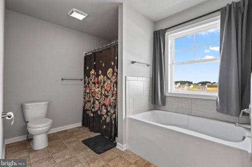 192 Winifred Dr, Hanover PA  17331 exterior