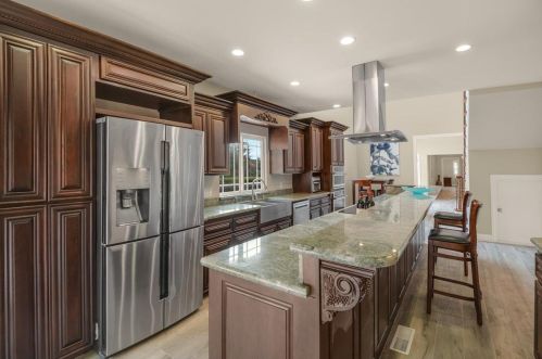 18660 Castle Lake Dr, Morgan Hill CA  95037-9472 exterior