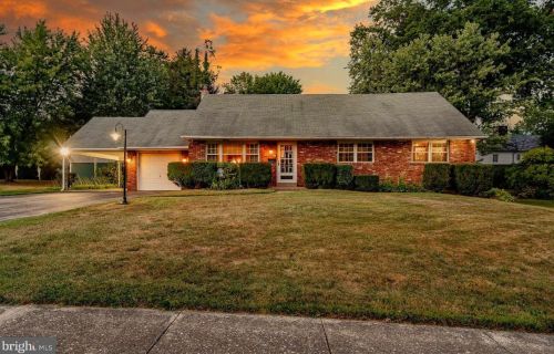 21 Carriage Ln, Norristown, PA 19401-3055