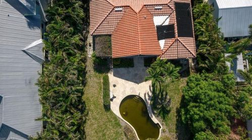 493 8th Ave, Naples FL  34102-6874 exterior