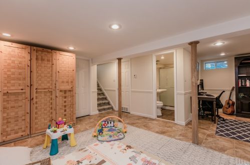 37 Edwards Pl, Huntington Station NY  11746-1013 exterior