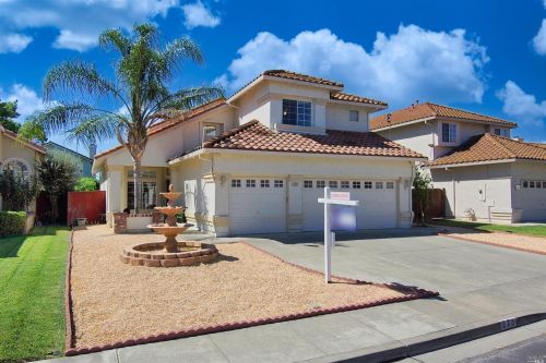 272 Sparrow St, Vacaville CA  95687-7225 exterior