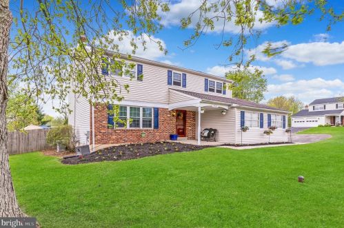 2322 Oakland Dr, Norristown, PA 19403-2645