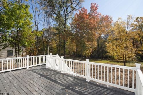 38 Old Smalleytown Rd, Warren NJ  07059-5446 exterior