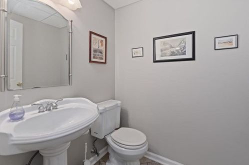 5924 Elderberry Dr, Orefield PA  18069-8811 exterior