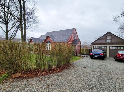 308 Shearer Aly, South Connellsville, PA 15425-2244