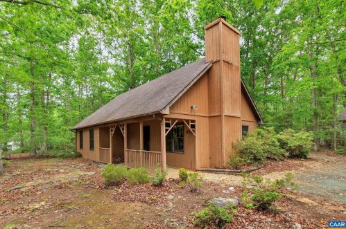 671 Jefferson Dr, Bybee, VA 22963-3213