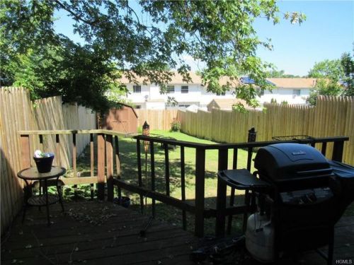 13 Columbine Ct, Middletown, NY 10940-2615