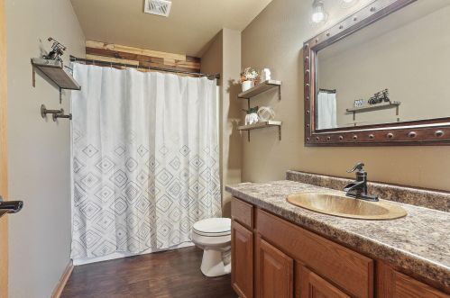 811 River Bluff Dr, Manitowoc WI  54220-8309 exterior