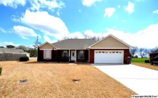 302 Twin Oaks Dr, Hartselle, AL 35640-2118