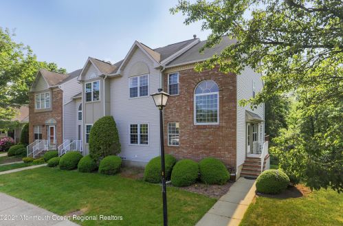 52 Duxbury Ct, Holmdel Village, NJ 07733-2744
