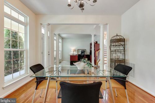 11 Broad Way, Lovettsville VA  20180-8608 exterior