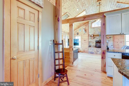 3714 Mountain Rd, Haymarket VA  20169-1739 exterior