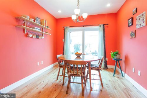 2219 Carpenter St, Philadelphia PA 19146-2517 exterior