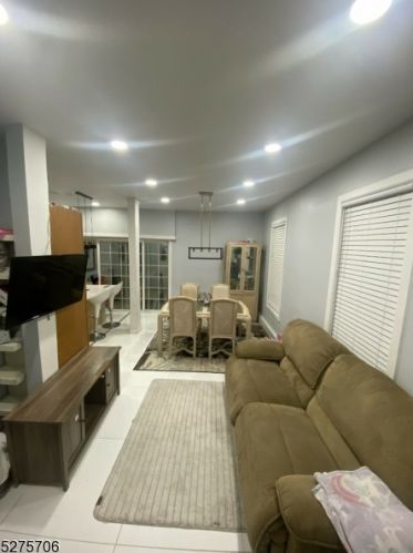 7 Garfield Ave, Paterson NJ  07506-2517 exterior