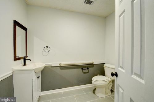 34 King David Dr, Linden VA  22642-6323 exterior