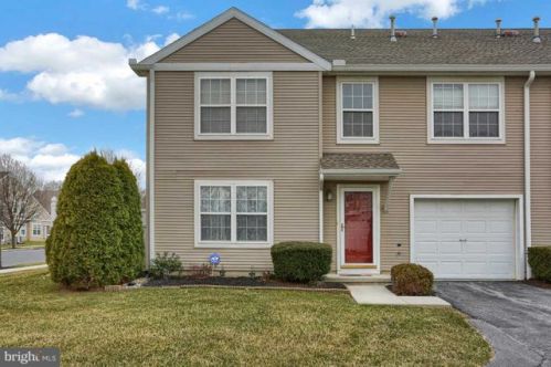 31 Courtyard Dr, Carlisle, PA 17013-1393