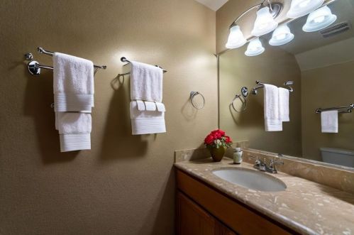 813 Golden Pond Dr, Manteca CA  95336-8284 exterior