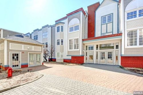 319 The Promenade, Edgewater, NJ 07020-2109
