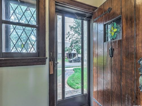 20 Marshall Ave, Floral Park NY  11001-3201 exterior