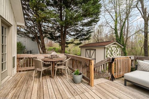 2704 Bardwell Rd, Greensboro NC  27410-8259 exterior