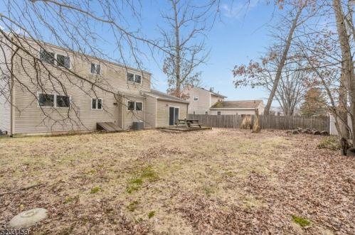 31 Hillery Dr, Roxbury Township NJ  07836-9527 exterior