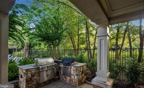 12146 Chancery Sta Cir, Herndon VA 20190-5801 exterior