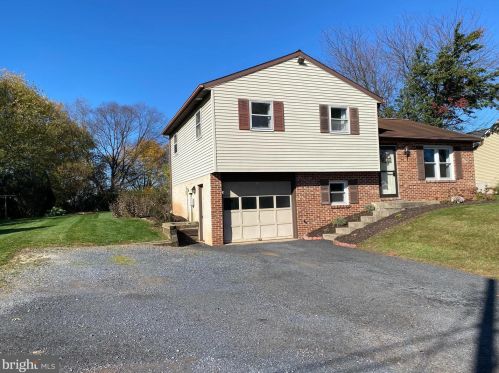 960 Sun Valley Rd, Schoeneck, PA 17578-9768