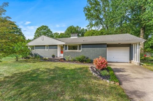 2225 Homewood Dr, Hermitage, PA 16148-2915