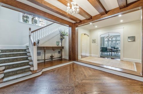 25 Rectory Ln, Scarsdale, NY 10583-4322