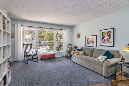 6943 De Celis Pl, Van Nuys, CA 91406-4606