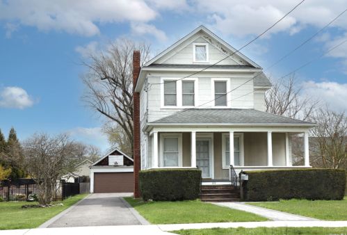 223 Cedar Ave, Canaan Lake, NY 11772-3608