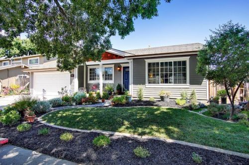 765 9th St, Gilroy, CA 95020-6324
