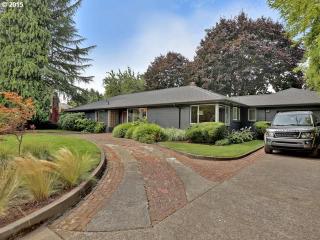 6107 52nd Ave, Portland, OR 97206-6802
