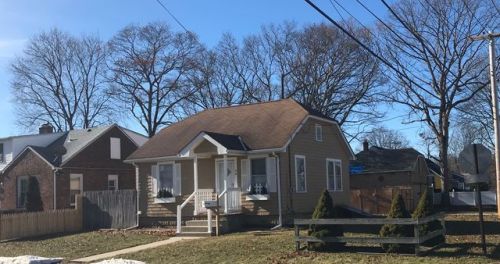 24 Robbins Ave, Islip Manor, NY 11751-2728