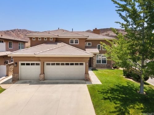 490 Tree Hollow Ct, Simi Valley CA  93065-7311 exterior