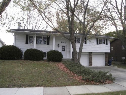 817 Colby Rd, Waterloo, IA 50701-5201
